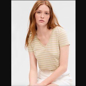 NWT! GAP Organic Cotton Vintage V-Neck T-Shirt